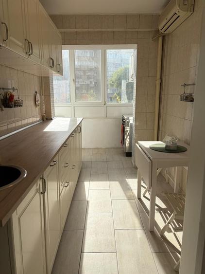 Apartament cu 3 camere semidecomandat, mobilat în Iancului