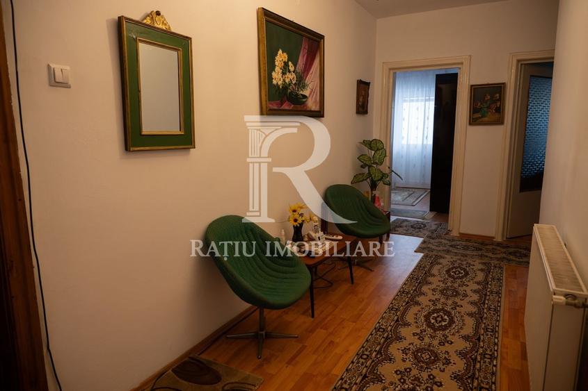 Apartament cu 4 camere decomandat în Central