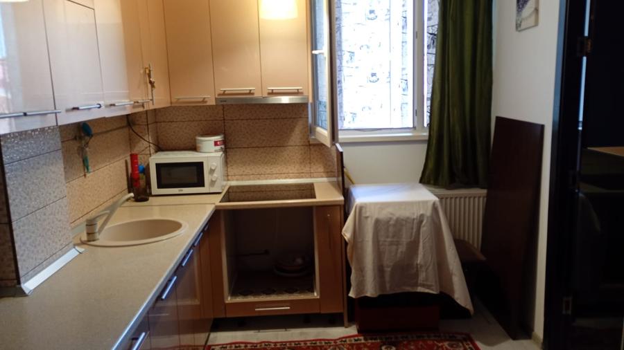 Apartament cu 2 camere nedecomandat în Rahova