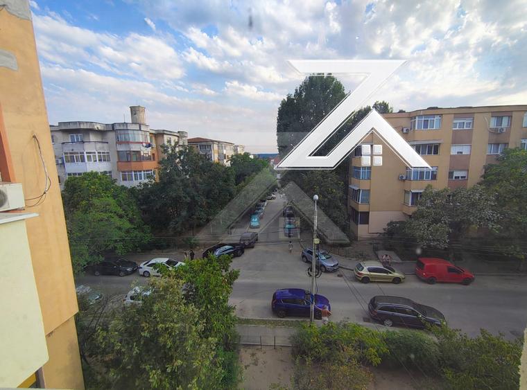 Apartament cu 3 camere decomandat, mobilat în Brestei