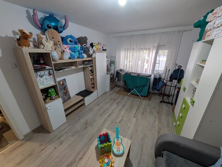 Apartament cu 3 camere decomandat, mobilat în Soarelui