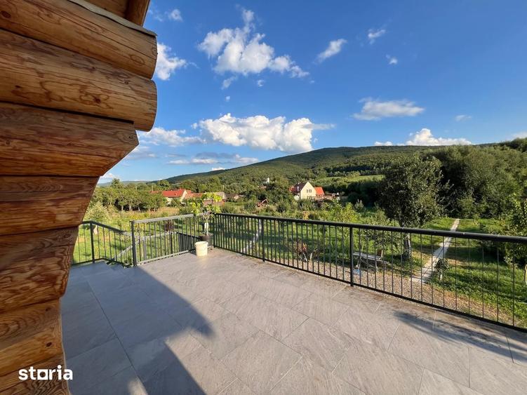 Casă cu 5 camere cu Teren 9000 Mp în Ozun