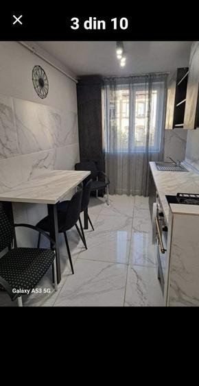 Apartament cu 3 camere semidecomandat în Horea