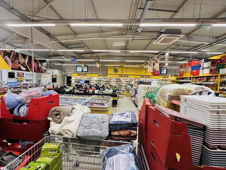 Spațiu comercial, de 1,200 mp, în Dragomirești-Vale