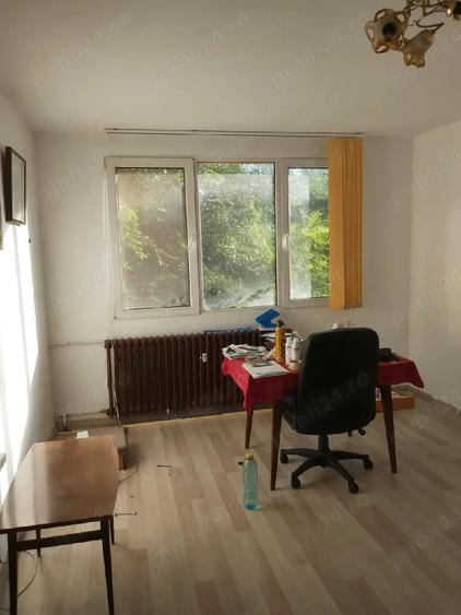 Apartament cu 4 camere decomandat în Berceni