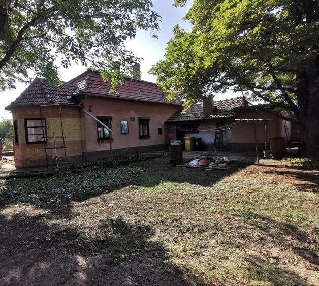 Casă cu 3 camere în Iratoșu