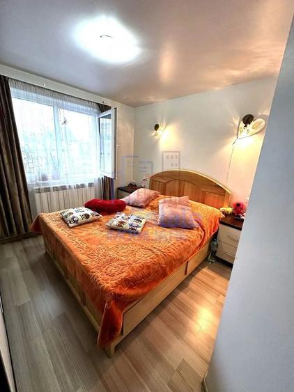 Apartament cu 3 camere semidecomandat în Filiași