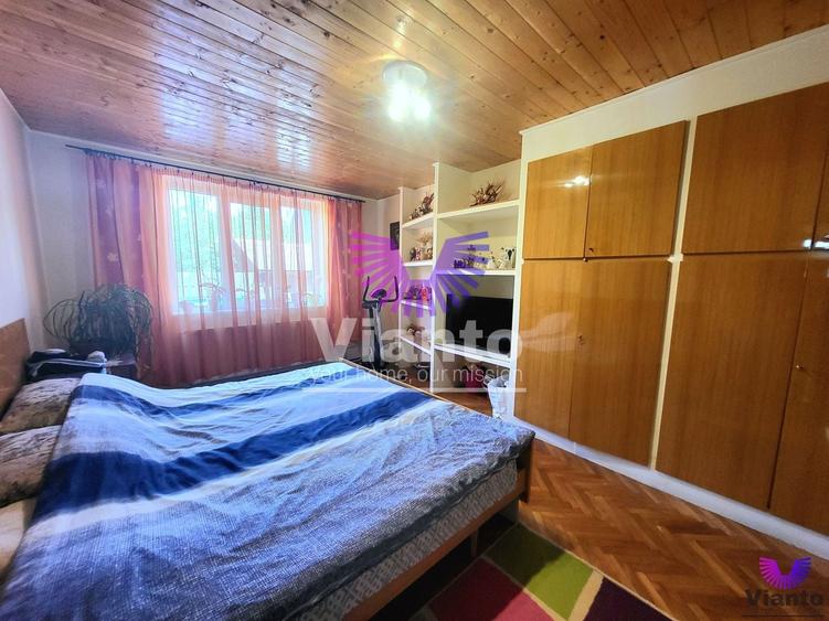 Casă individuală cu 7 camere cu Canalizare în Reșița