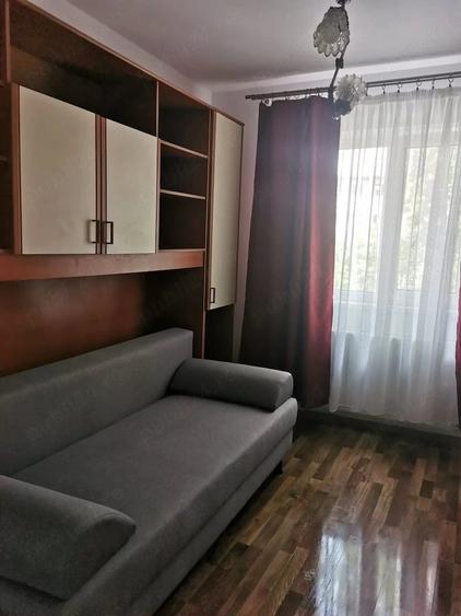 Apartament cu 3 camere semidecomandat în Dacia