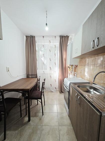 Apartament cu 2 camere semidecomandat în Micro 17