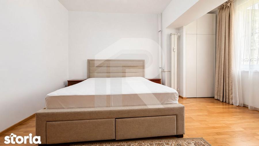 Apartament cu 3 camere, mobilat în Tei