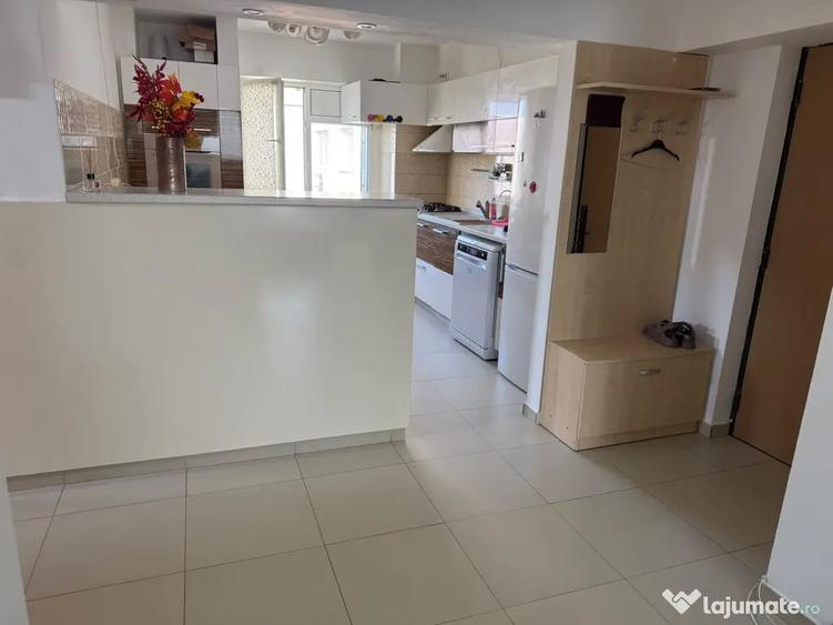Apartament cu 3 camere decomandat în Mihai Bravu