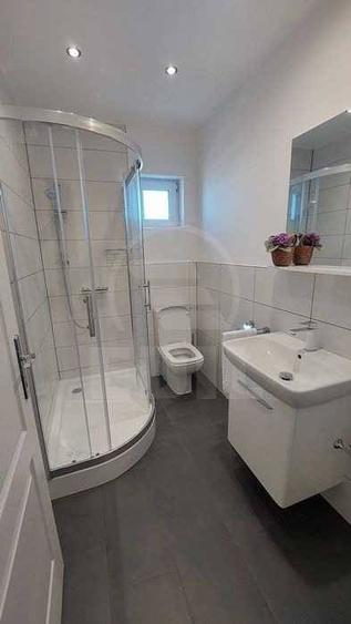 Apartament cu 4 camere semidecomandat în Europa