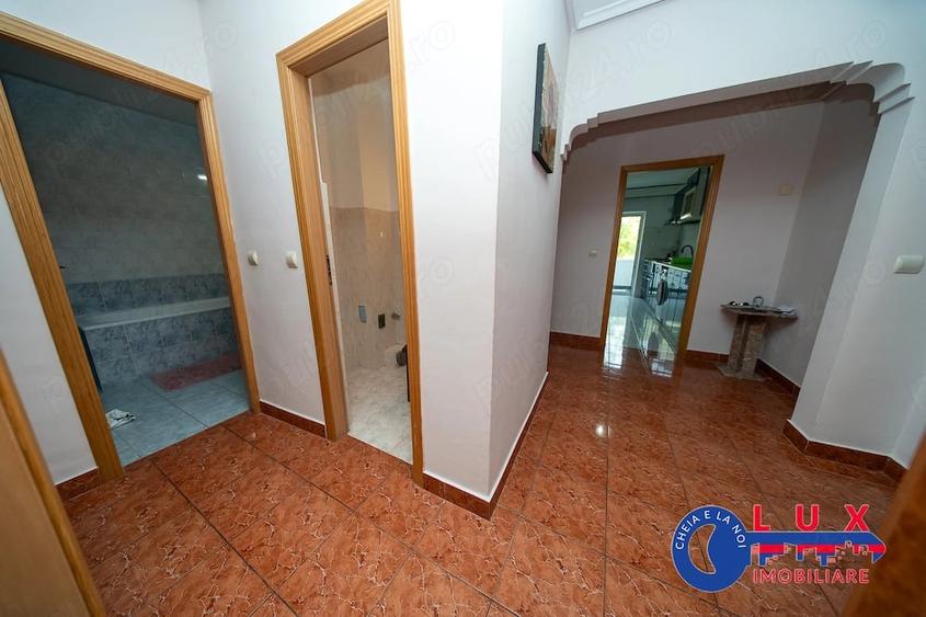 Apartament cu 3 camere decomandat în Babadag