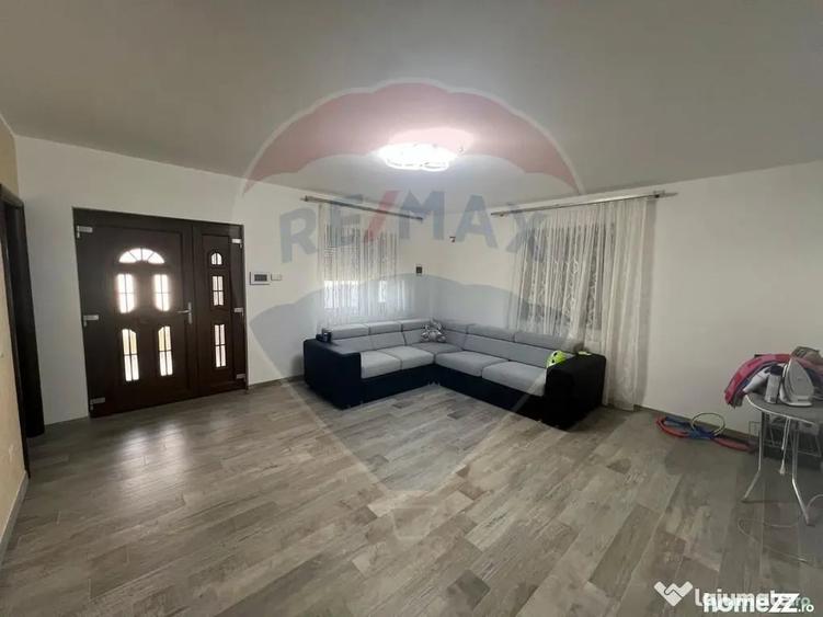 Casă cu 4 camere cu Teren 300 Mp în Central