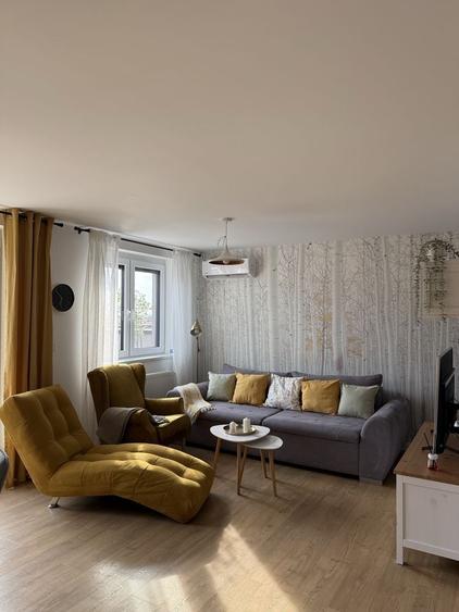 Apartament cu 3 camere semidecomandat în Nufărul