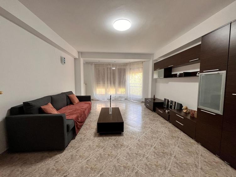 Apartament cu 3 camere decomandat, mobilat în Aradului