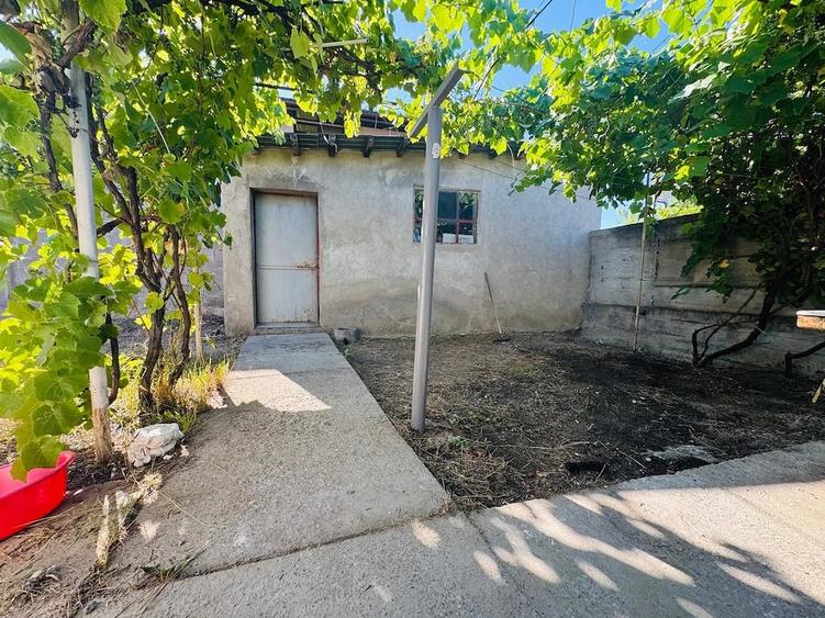 Casă cu 7 camere cu Teren 390 Mp în Șimian
