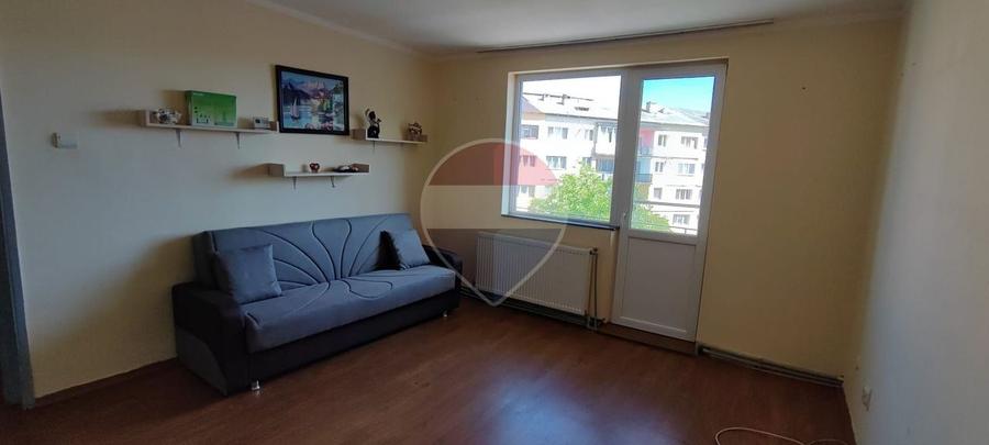 Apartament cu 2 camere semidecomandat, mobilat în Vest