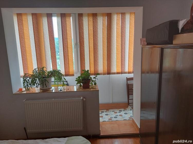 Apartament cu 3 camere semidecomandat în Câmpina