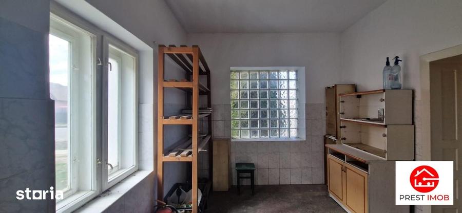 Casă cu 6 camere cu Teren 1618 Mp în Ernei