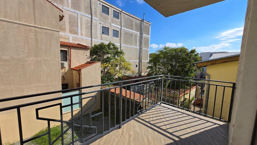 Apartament cu 2 camere decomandat în Peninsula