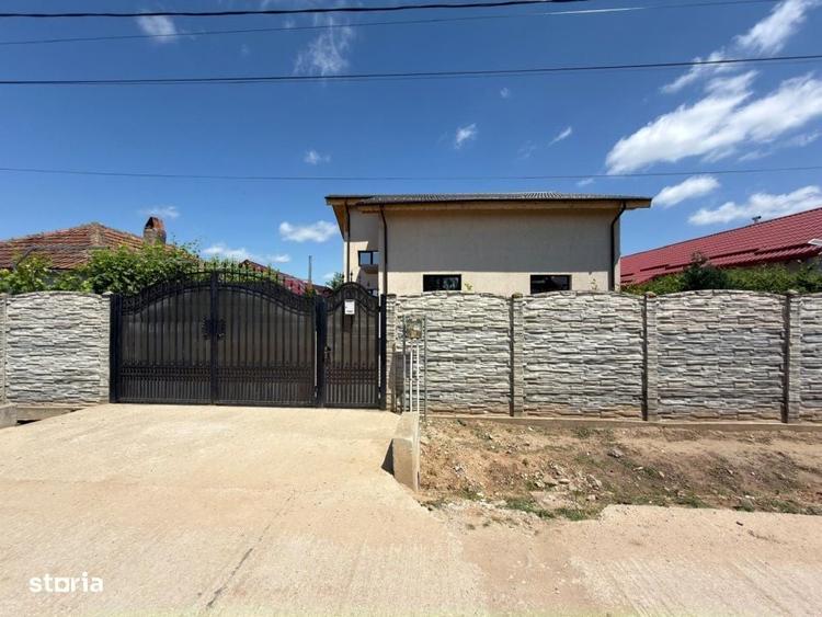 Casă cu 4 camere cu Teren 725 Mp în Ghindeni