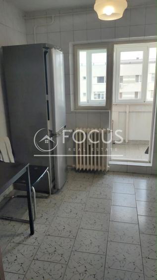 Apartament cu 3 camere decomandat în Tei