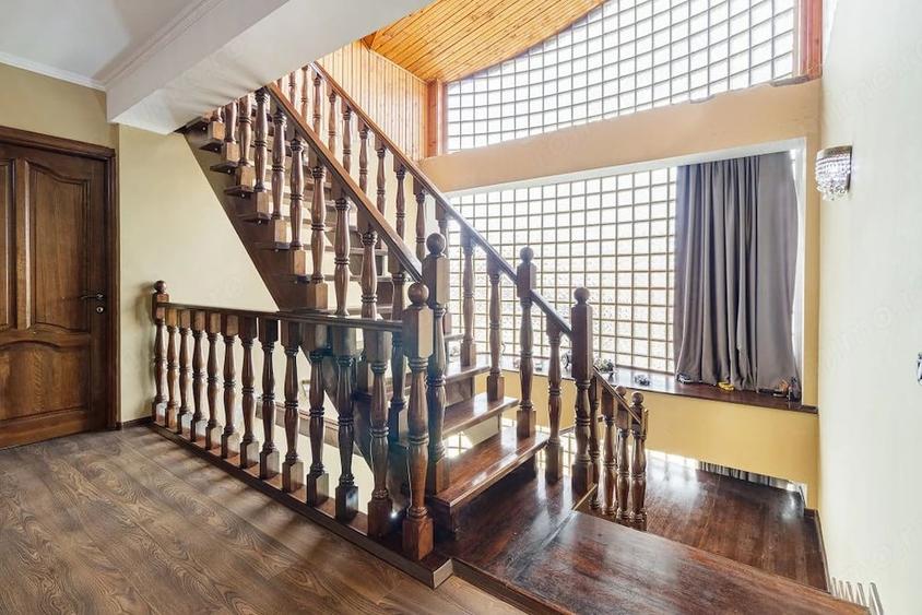 Casă cu 7 camere cu Teren 300 Mp în Colentina