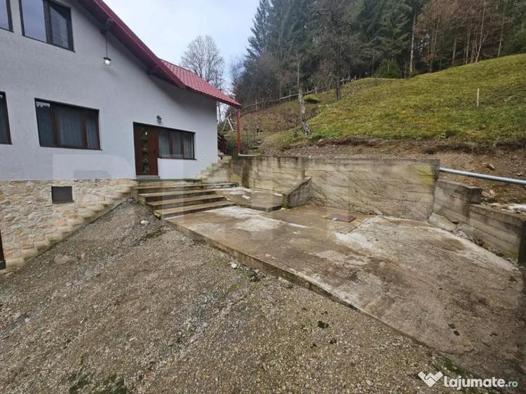 Casă cu 6 camere cu Teren 1565 Mp în Popești