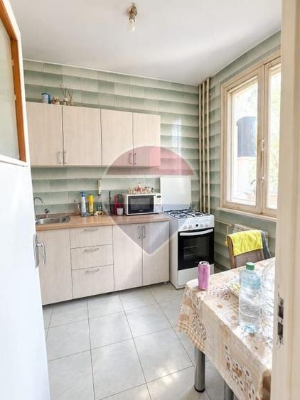 Apartament cu 2 camere semidecomandat în 1 Mai