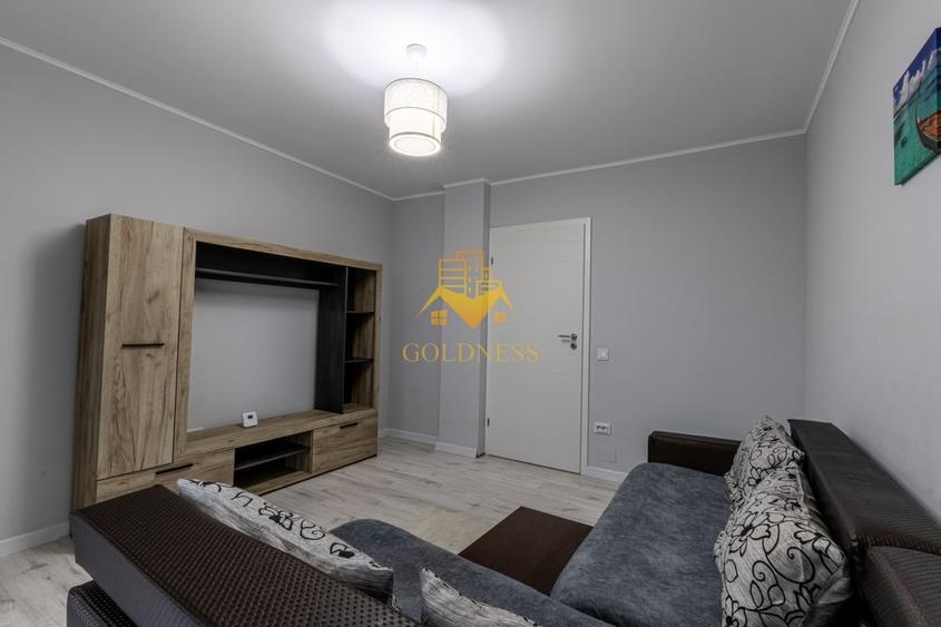 Apartament cu 3 camere semidecomandat în Tineretului