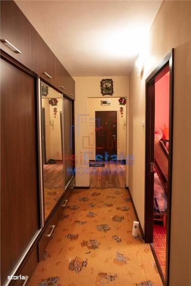 Apartament cu 3 camere decomandat în Alexandru cel Bun
