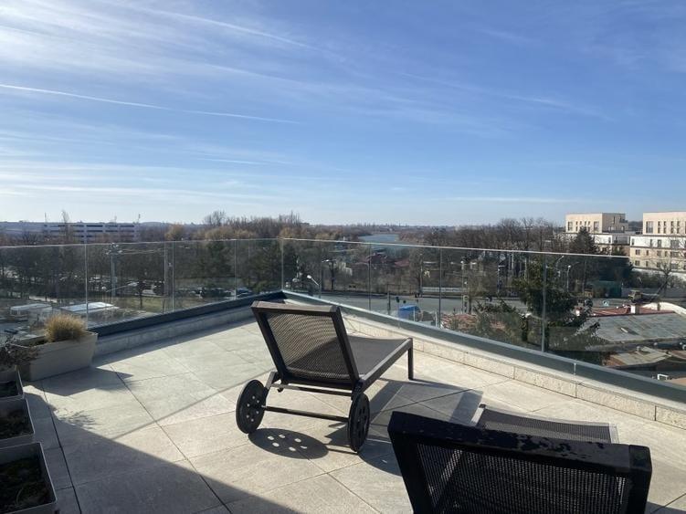 Apartament cu 4 camere decomandat, mobilat în Sisești