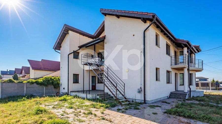 Casă individuală cu 8 camere cu Teren 930 Mp în Dumbrăvița