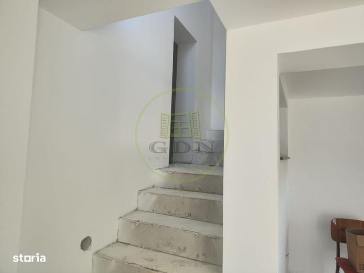 Casă cu 4 camere în Podari