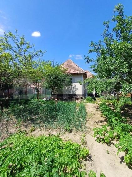 Casă individuală cu 2 camere cu Canalizare în Est