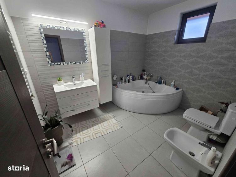 Casă cu 4 camere cu Canalizare în Chiajna