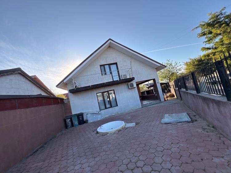 Casă cu 4 camere cu Teren 300 Mp în Lumina