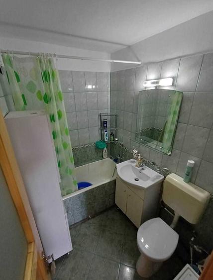 Apartament cu 2 camere decomandat în Aleea Trandafirilor