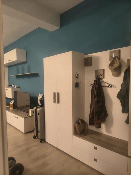 Apartament cu 3 camere semidecomandat, mobilat în Giroc