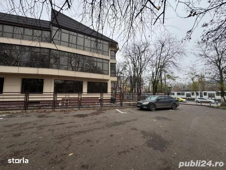 Spațiu comercial, de 380 mp, în Titan