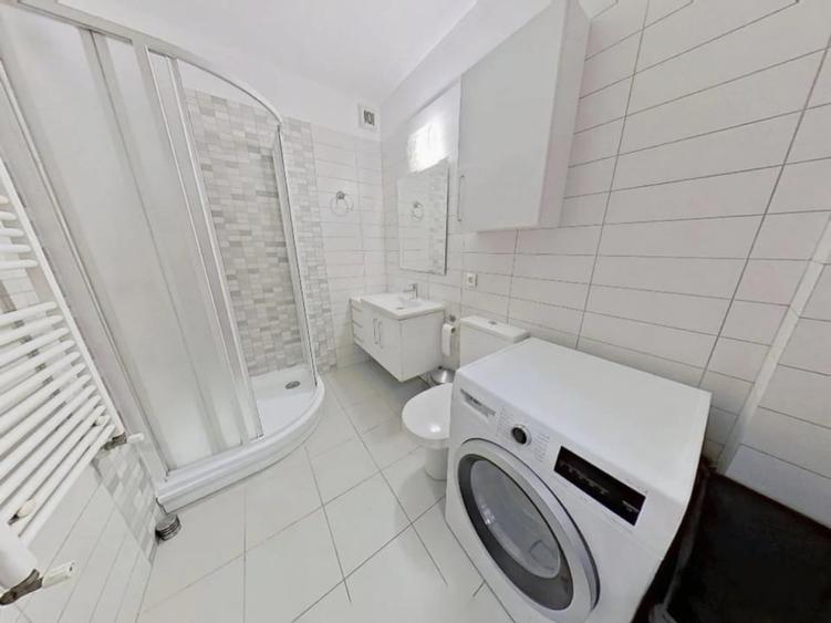 Apartament cu 3 camere semidecomandat, mobilat în Iancu Nicolae