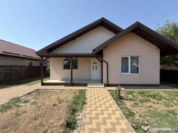 Casă cu 3 camere cu Teren 400 Mp în Domnești