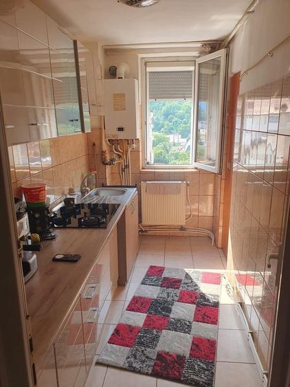 Apartament cu 3 camere semidecomandat în Dărmănești