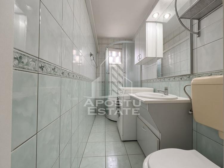 Apartament cu 3 camere semidecomandat, mobilat în Dacia