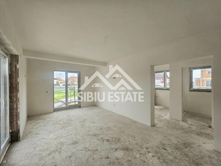Duplex cu 4 camere cu Canalizare în Exterior Nord