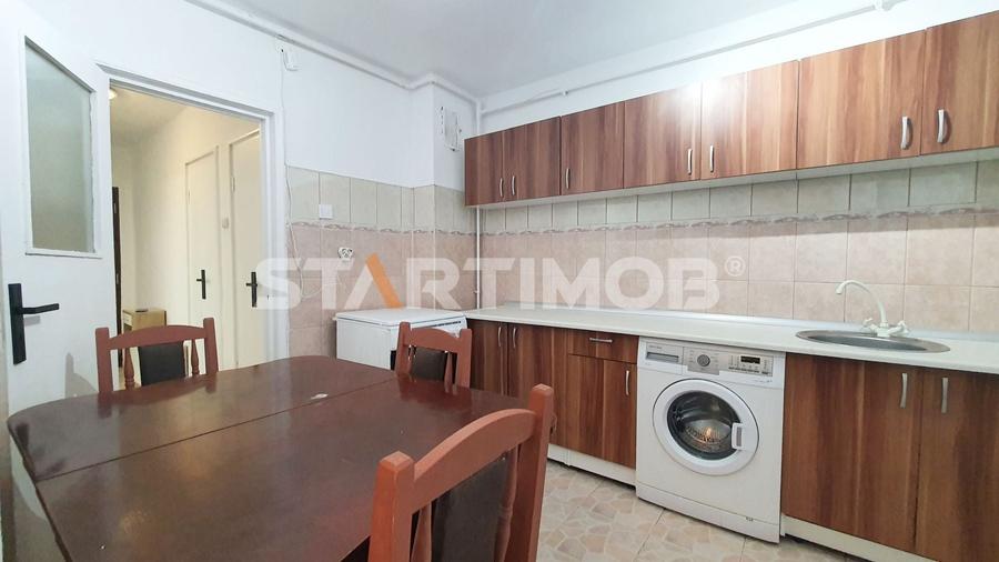 Apartament cu 3 camere decomandat, mobilat în Vlahuță