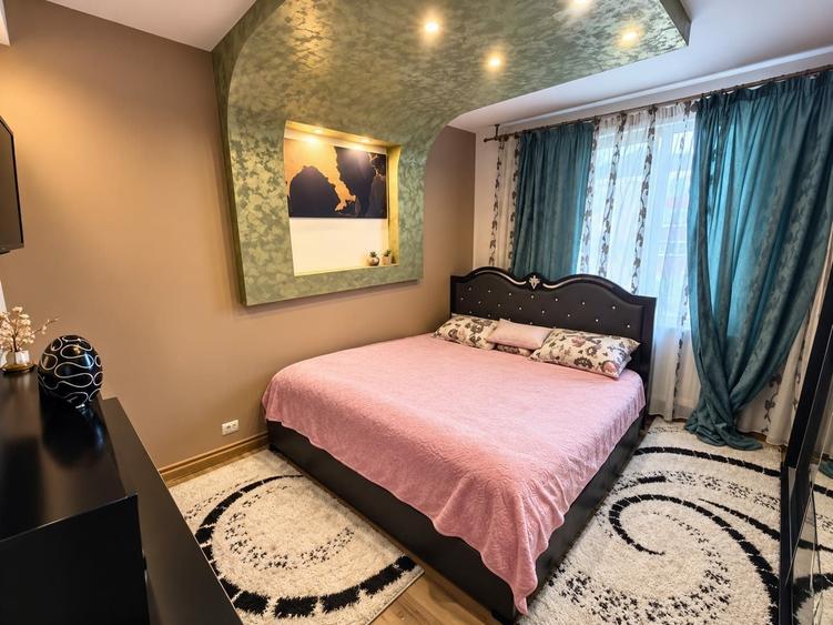 Apartament cu 3 camere decomandat în Exterior Vest