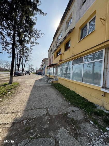 Spațiu comercial, de 100 mp, în Sascut
